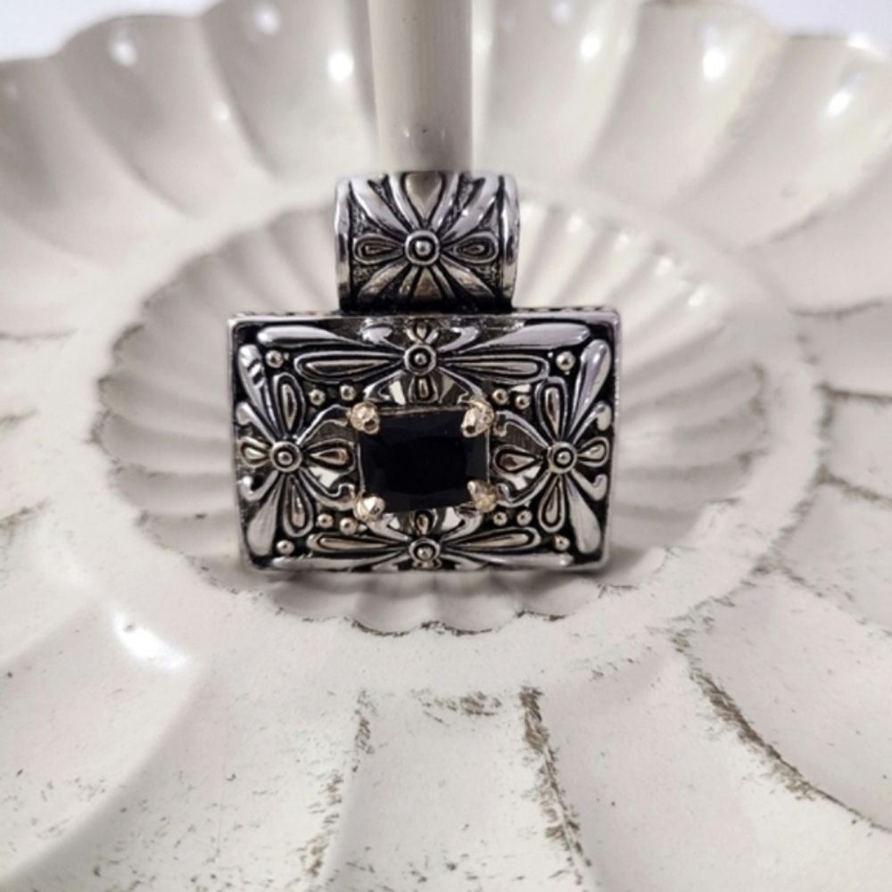 Black tone onyx floral pendant